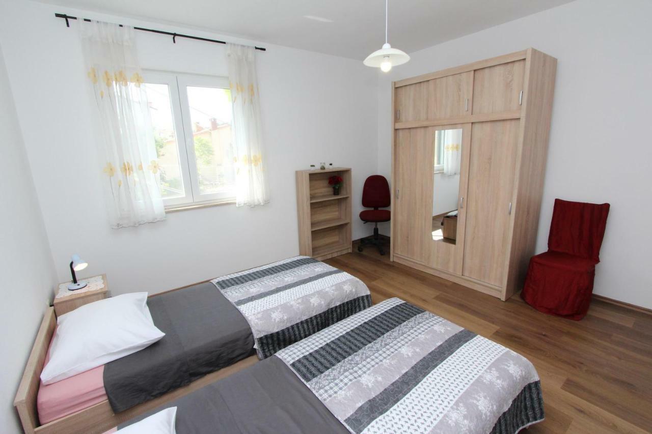 Apartment Dina *